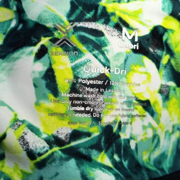 Xersion High Rise Fitted Floral Design Capri Athletic Yoga Pants, Medium - Picture 5 of 7